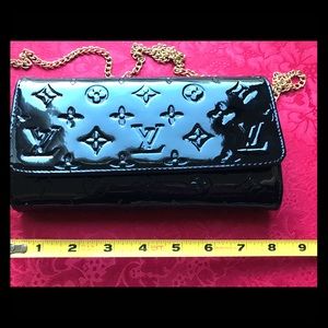 ❣️Patent Leather w/ Popular Logo. Clutch wallet❣️